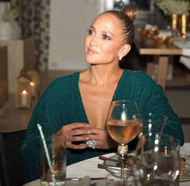 Jennifer Lopez fit vücuduyla göz kamaştırdı - Resim: 4