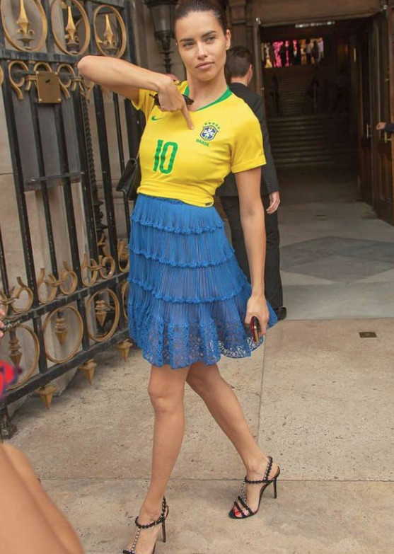 Adriana Lima’dan Brezilya’ya destek - Resim: 3