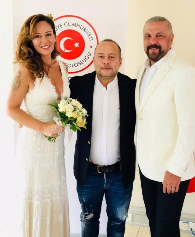 Mete Yarar Gülnaz Kudunoğlu ile Paris'te evlendi - Resim: 2