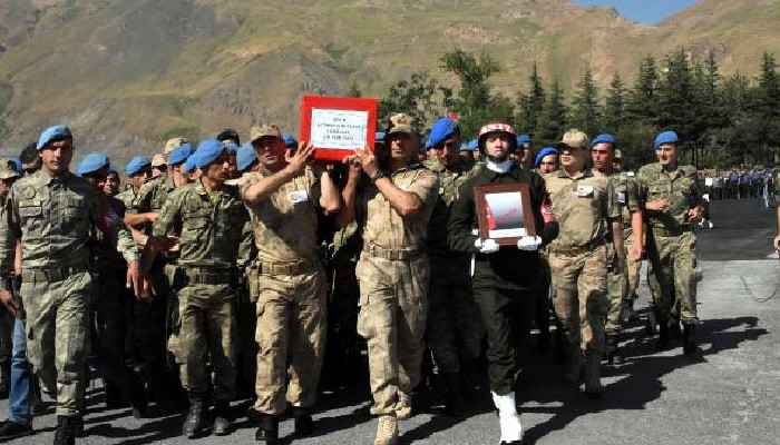 Hakkari'de şehit anne ile bebeği için tören! Gözyaşları sel oldu - Resim: 1