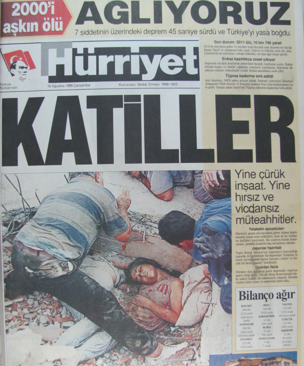 17 Ağustos 1999 depreminin ardından atılan gazete manşetleri