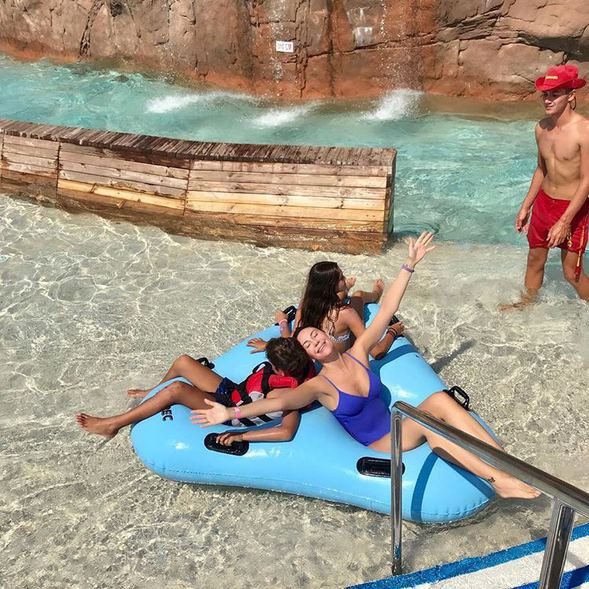 Demet Şener'in tatil pozları sosyal medyayı salladı - Resim: 1