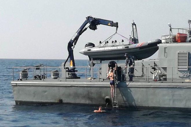 Gemiden denize düşen kadın 10 saat sonra kurtarıldı - Resim: 2