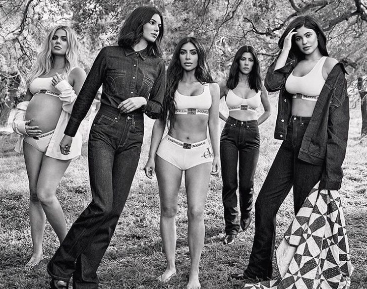Kardashian ailesinin o fotoğrafında rezil eden photoshop hatası - Resim: 1