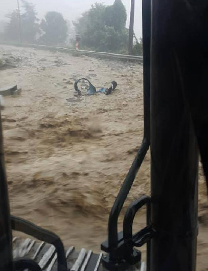 Ordu'da sel felaketi: Köprüler yıkıldı, Karadeniz sahil yolu çöktü - Resim: 2