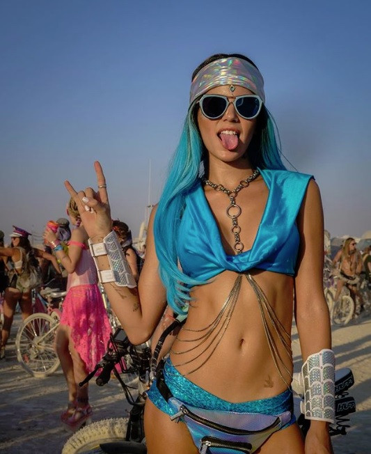 Burning Man'e tarzlarıyla damga vuran sıra dışı kadınlar - Resim: 2