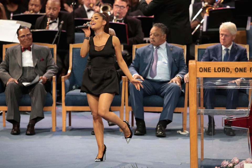 Cenazede Ariana Grande'yi taciz eden rahip özür diledi - Resim: 1