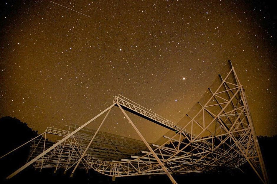 Galaksinin 1,5 milyar ışık yılı ötesinden gelen radyo sinyalleri tespit edildi - Resim: 1