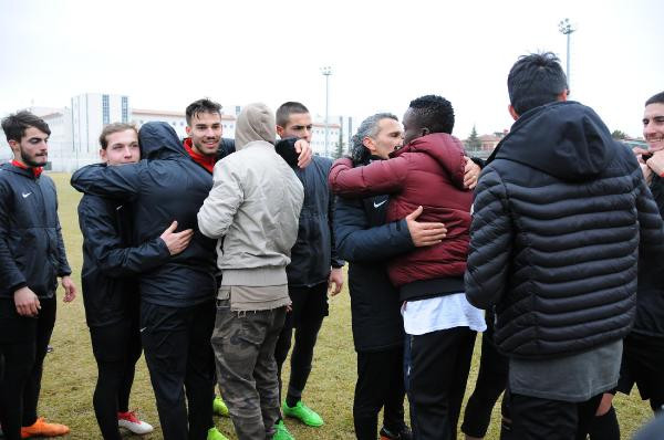 Eskişehirspor'da 9 futbolcu kulübü terk etti - Resim: 3