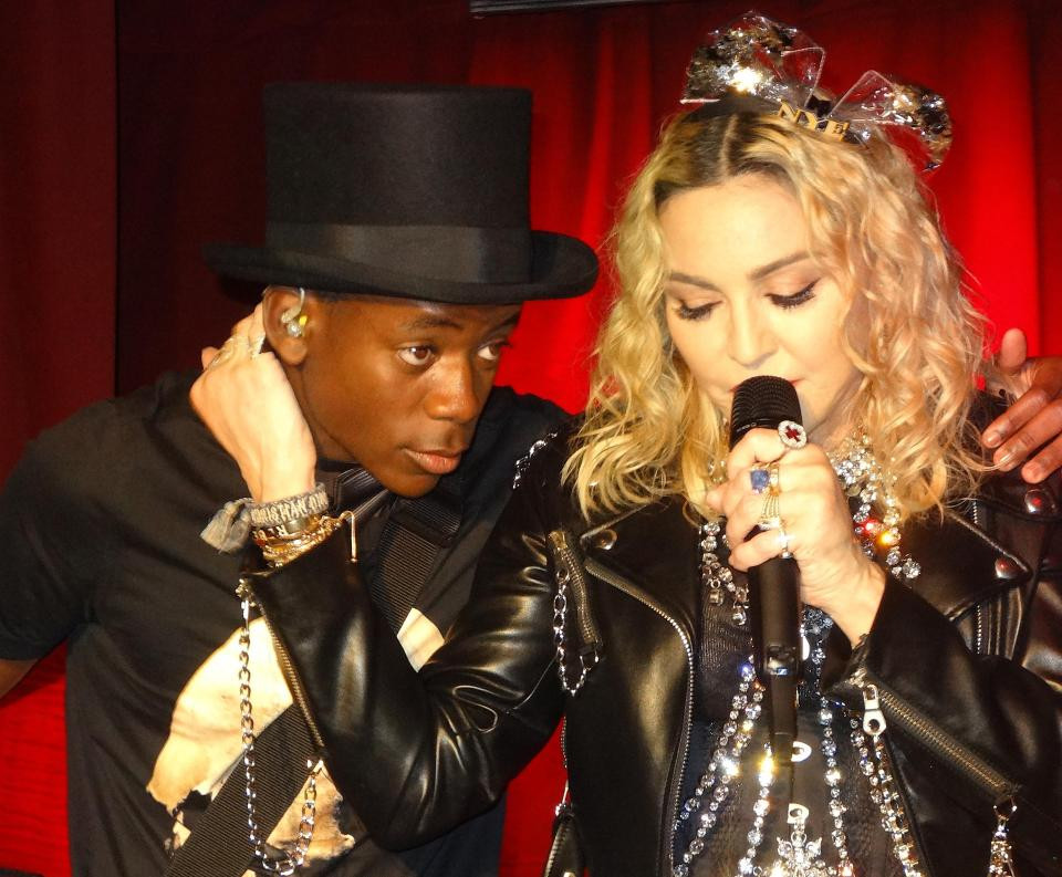 Yeni implantları şoke etti! Madonna'da Kim Kardashian poposu - Resim: 2