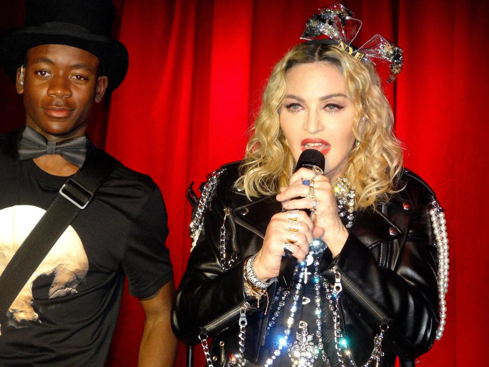 Yeni implantları şoke etti! Madonna'da Kim Kardashian poposu - Resim: 3