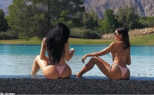 Kylie Jenner'dan havuz kenarında olay pozlar - Resim: 3
