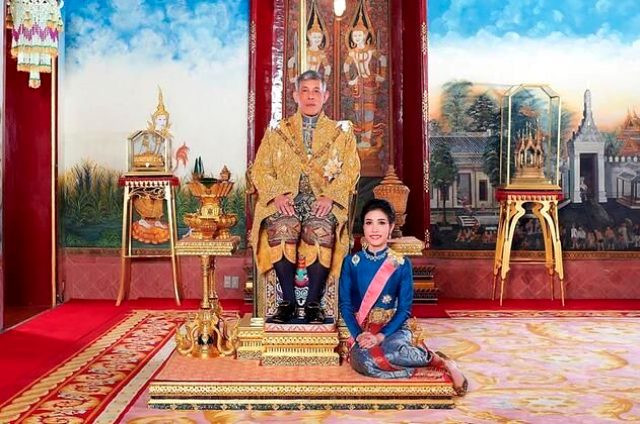 Tayland Kralı Maha Vajiralongkon baş metresi tarafından aldatıldı - Resim: 4