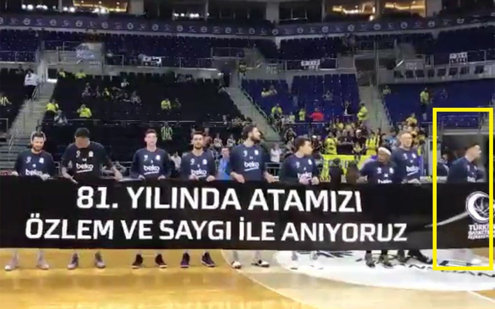 Atatürk pankartına dokunmayan Fenerbahçeli Kostas Sloukas tepki çekti - Resim: 1