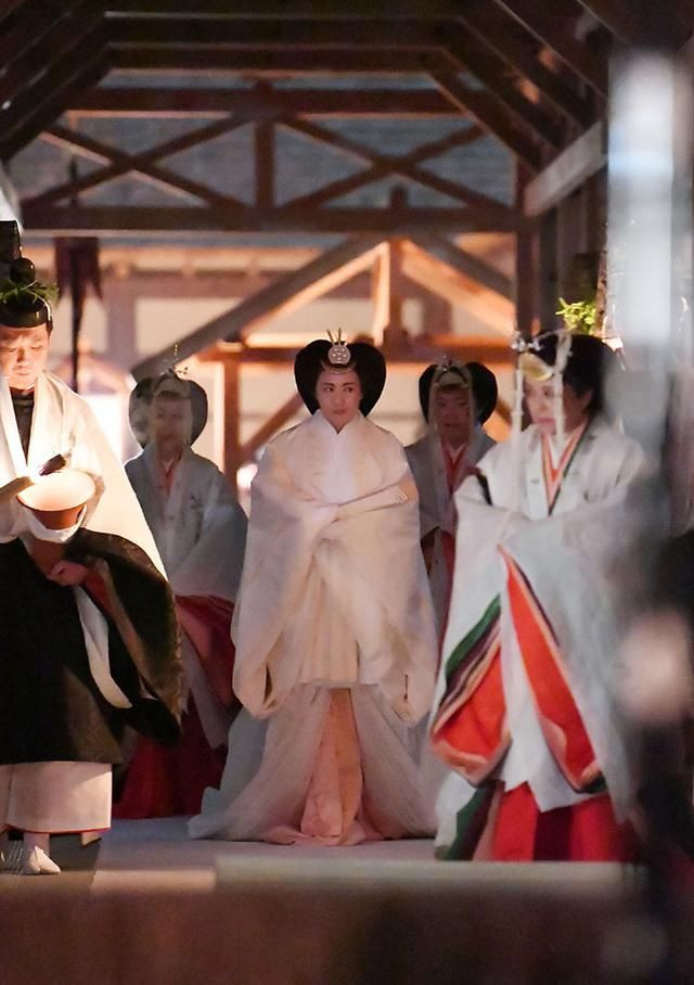 Japonya İmparatoru Naruhito tahta geçti güneş tanrıçasıyla cinsel ilişkiye girdi - Resim: 4