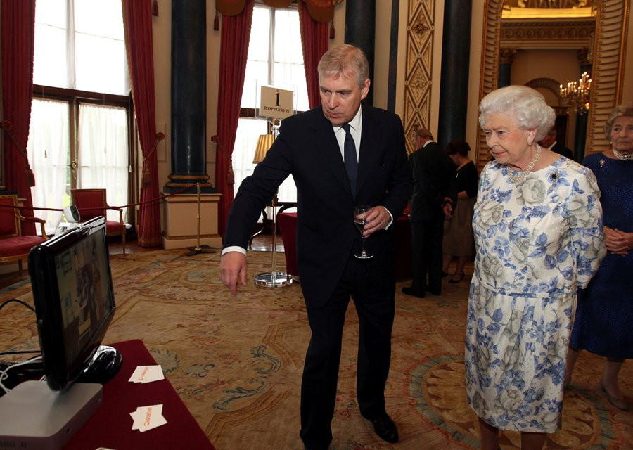 Cinsel taciz iddialarının ardından şok karar: Prens Andrew kraliyet görevlerini bıraktı - Resim: 2