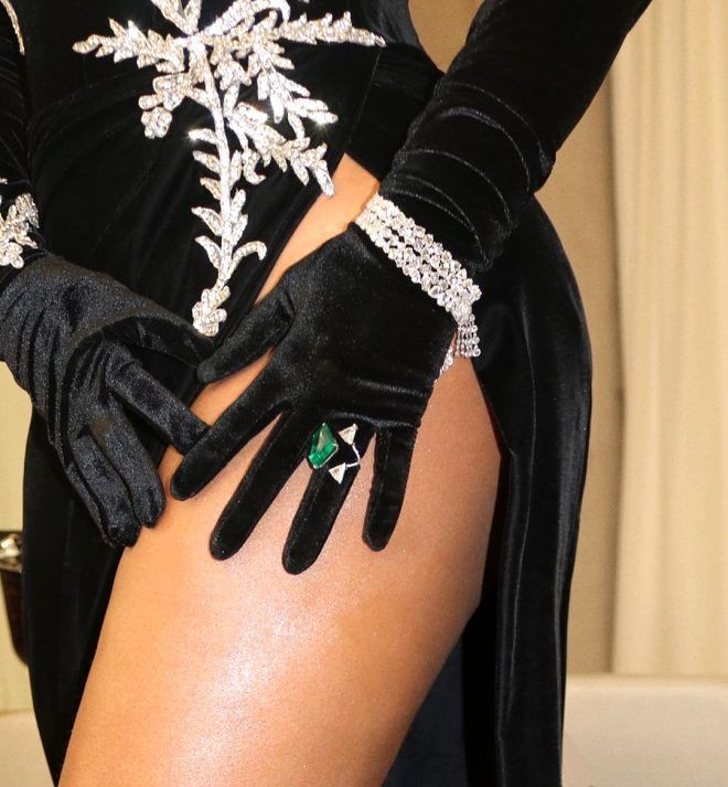 Beyonce derin bacak dekoltesiyle büyüledi - Resim: 4