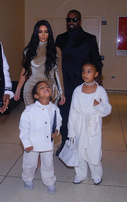 Kim Kardashian ve Kanye West kızları North için açık artırmadan Michael Jackson ceketi aldı - Resim: 3