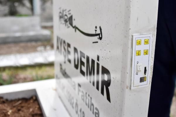 Konya'da ezber bozan mezar taşı! Gören cep telefonuna kaydediyor - Resim: 1