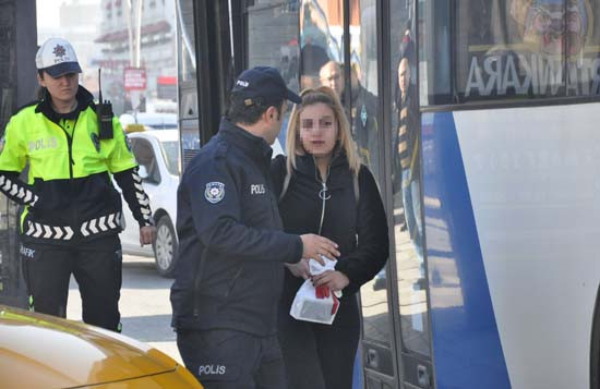 Belediye otobüsünde taciz skandalı: Genç kız çığlık atınca.. - Resim: 2