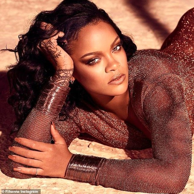 Rihanna, iç çamaşırı çekimlerinde sınırları zorladı - Resim: 3