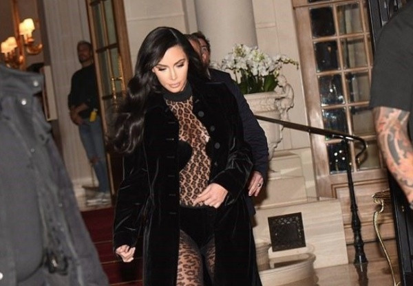 Kim Kardashian cesur leopar görünümüyle dikkat çekti - Resim: 3