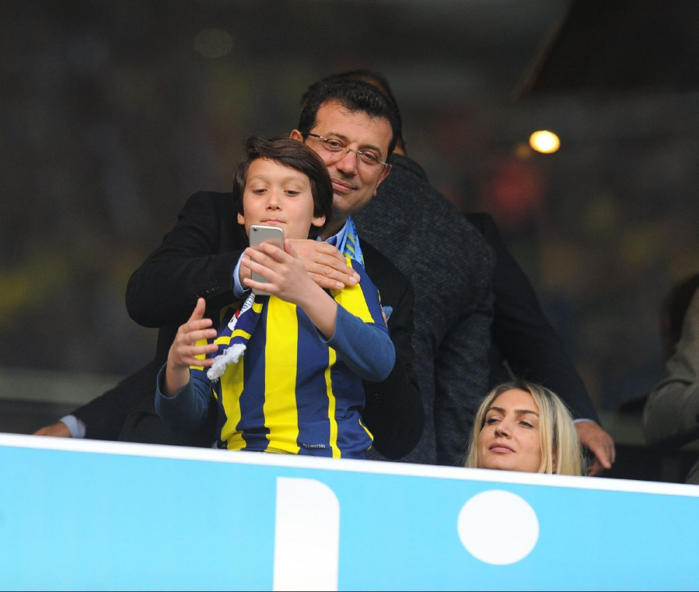 Ekrem İmamoğlu, Fenerbahçe Galatasaray derbisini tribünde takip etti - Resim: 3