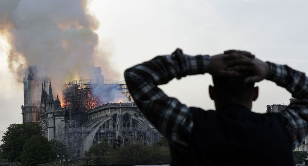 Notre Dame Katedrali'nde 850 yıllık tarih yandı - Resim: 1