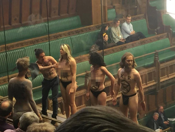 İngiliz Parlamentosunda çıplak protesto - Resim: 1