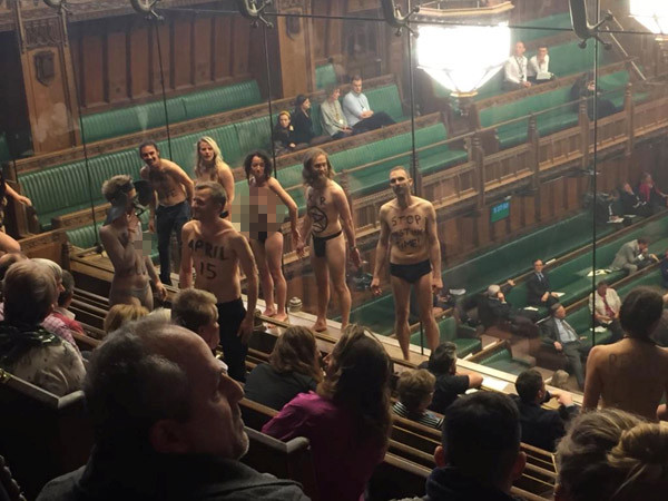 İngiliz Parlamentosunda çıplak protesto - Resim: 4