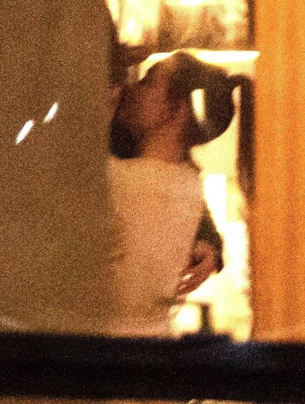 Johnny Depp 30 yaş küçük sevgilisiyle öpüşürken böyle çekildi - Resim: 2