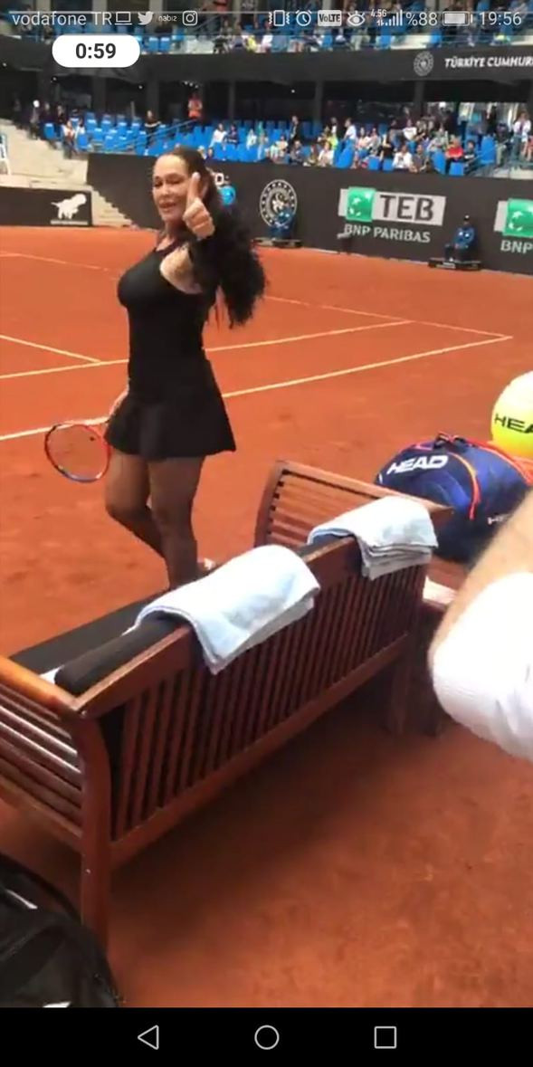 Hülya Avşar'ın tenis kıyafeti olay oldu - Resim: 4