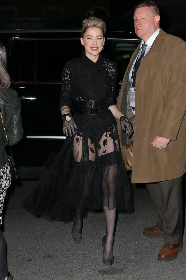 Amber Heard’ün jartiyerli elbisesi Tribeca Film Festivali’nin önüne geçti - Resim: 1