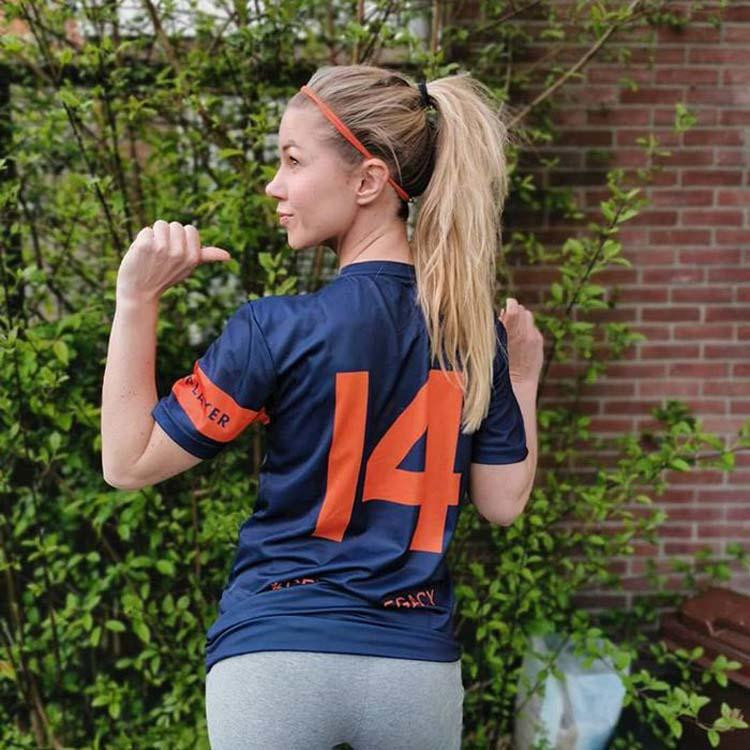 Hollandalı güzel kadın futbolcu Anouk Hoogendijk - Resim: 1