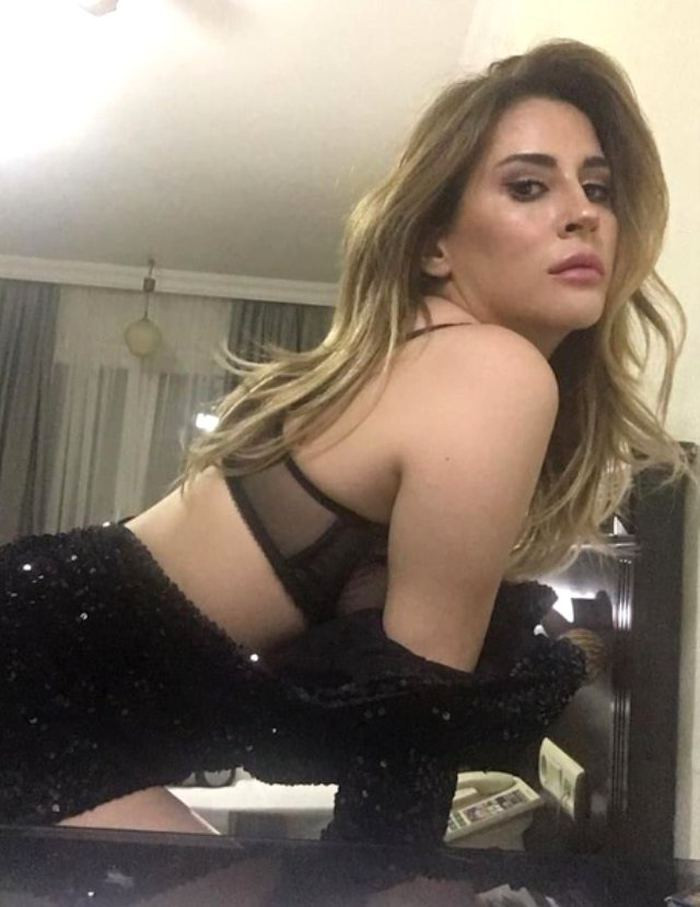 Hesabı hacklenen seksi şarkıcı Aynur Aydın kimdir? - Resim: 1