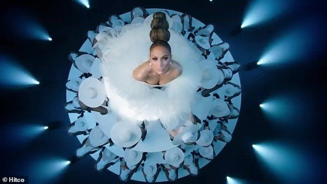Jennifer Lopez yeni klibi Medicine için çok cesur! - Resim: 1