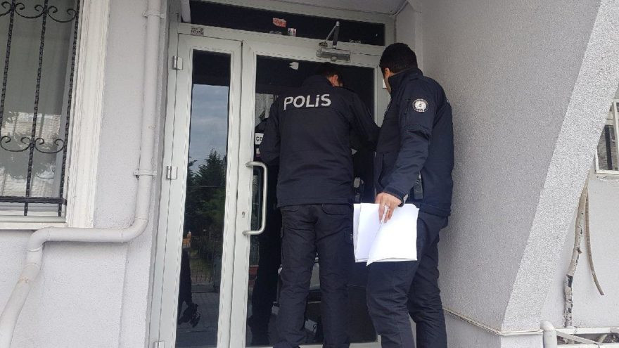 Polis Büyükçekmece’de kapı kapı seçmen kontrolü yapıyor - Resim: 1