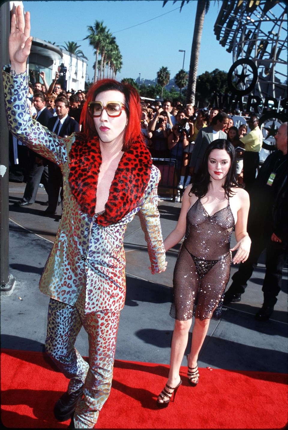 Rose McGowan ikonik elbiseyi neden giydiğini 21 yıl sonra açıkladı - Resim: 3