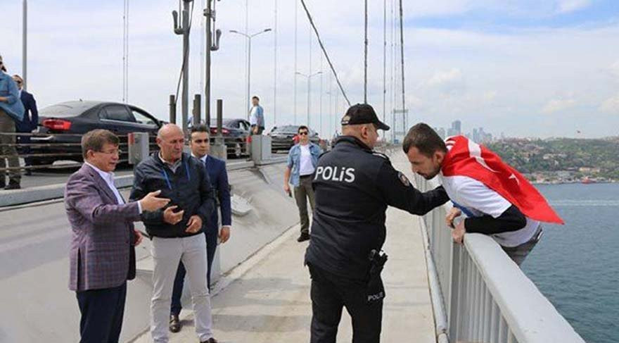 AKP tişörtlü genci intihardan Ahmet Davutoğlu vazgeçirdi - Resim: 2