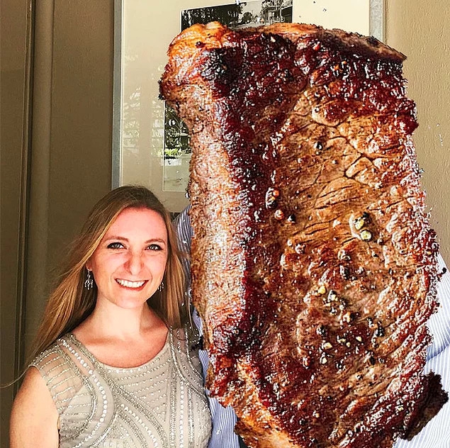 Genç kadının photoshop intikamı: Ayrıldığı sevgilisinin yerine biftek koydu - Resim: 1