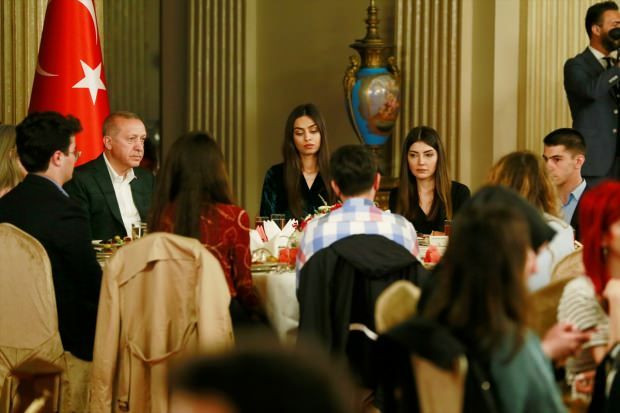 Erdoğan'ın Dolmabahçe'deki iftar yemeğinde Mesut Özil sürprizi - Resim: 2