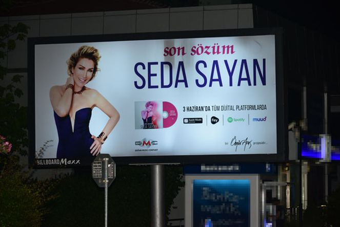 Seda Sayan dükkanının karşısına reklam verdi - Resim: 2