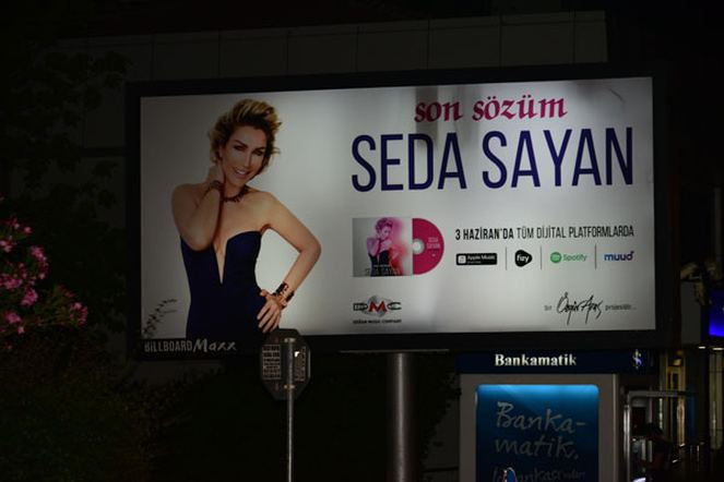 Seda Sayan dükkanının karşısına reklam verdi - Resim: 4