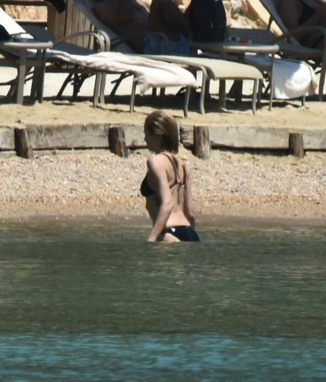 Burcu Esmersoy bikini sezonunu Bodrum'da açtı - Resim: 3