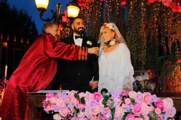 Zerrin Özer 27 yaş küçük sevgilisi Murat Akınca ile evlendi - Resim: 3