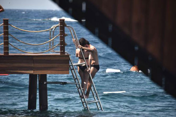 Gonca Vuslateri ile Serhat Şengül merdivene sığamadı - Resim: 2