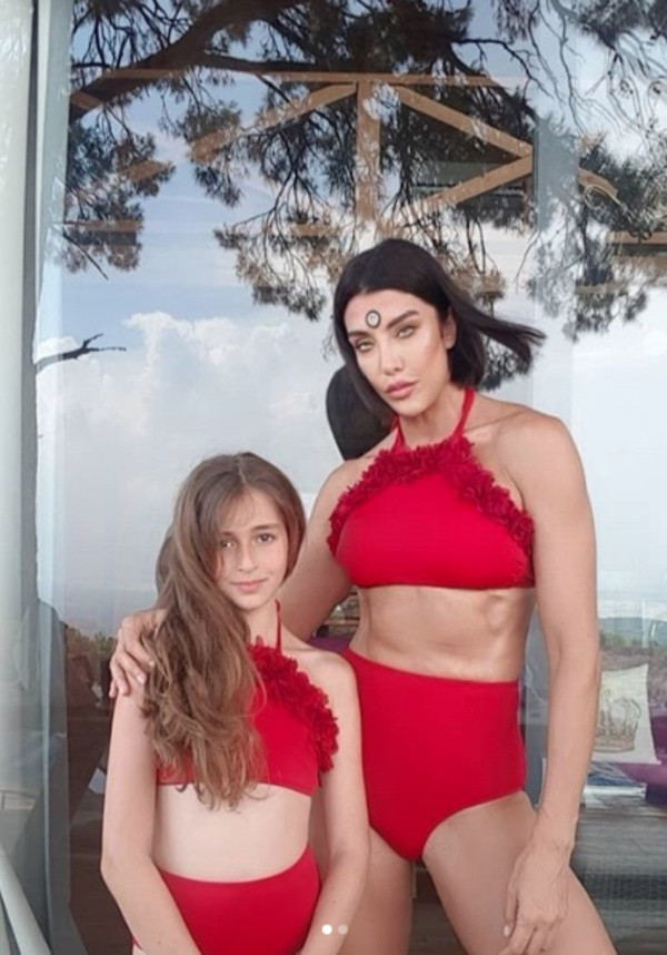 Deniz Akkaya kızıyla bikinili fotoğraf paylaştı sosyal medyada olay oldu! - Resim: 3