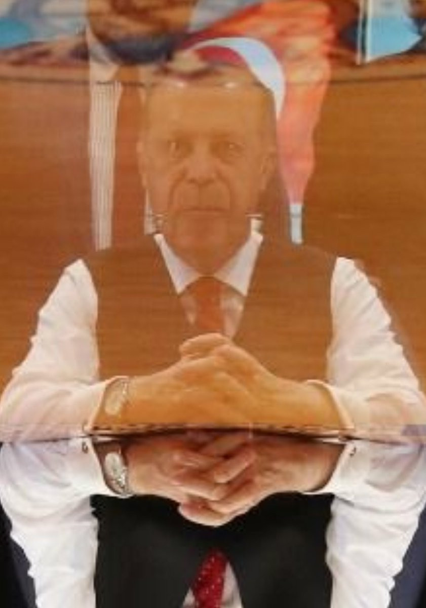 Erdoğan'ın fotoğrafında masadaki yansıması kafaları karıştırdı! - Resim: 4