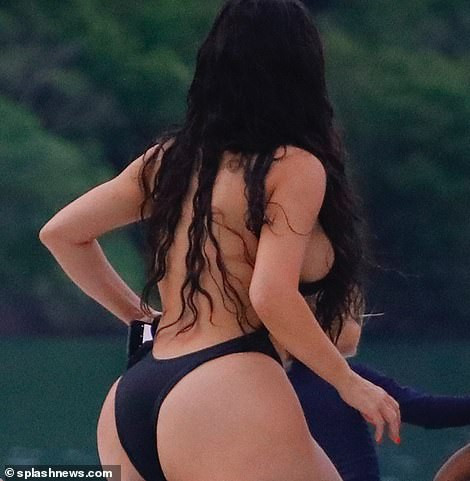 Kim Kardashian tekne tatilinde nefesleri kesti! - Resim: 3
