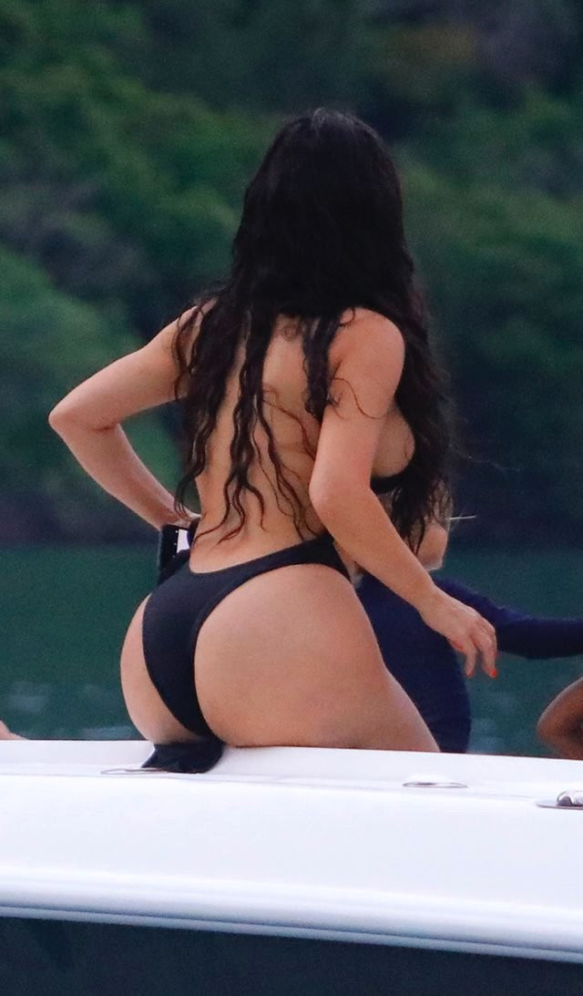 Kim Kardashian, cesur mayokinisiyle ortalığı salladı - Resim: 2